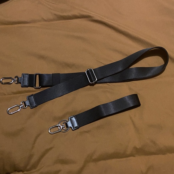 Black Adjustable Strap And Wristlet - Picture 1 of 4